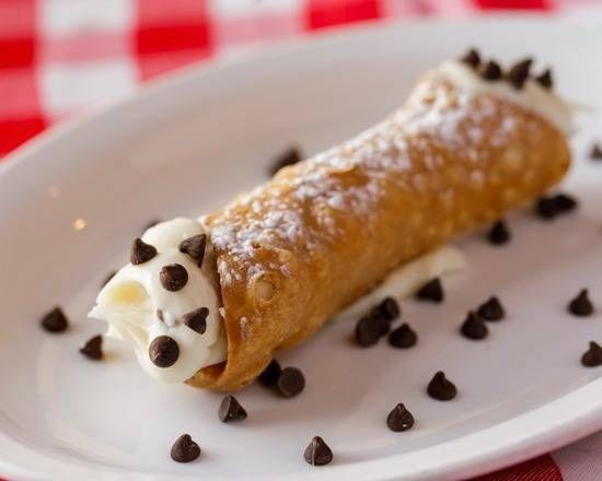 Traditional Cannoli.